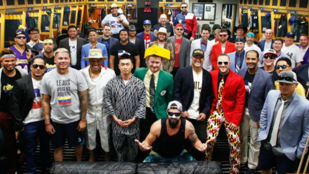 seattle-mariners-dress-up-costumes-photos.jpg